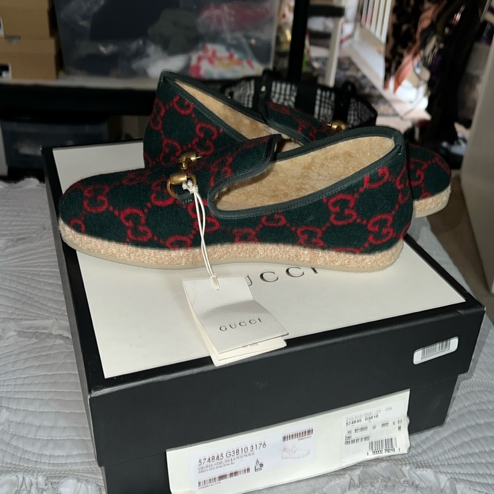 Gucci loafers- authentic Gucci loafers/slip on